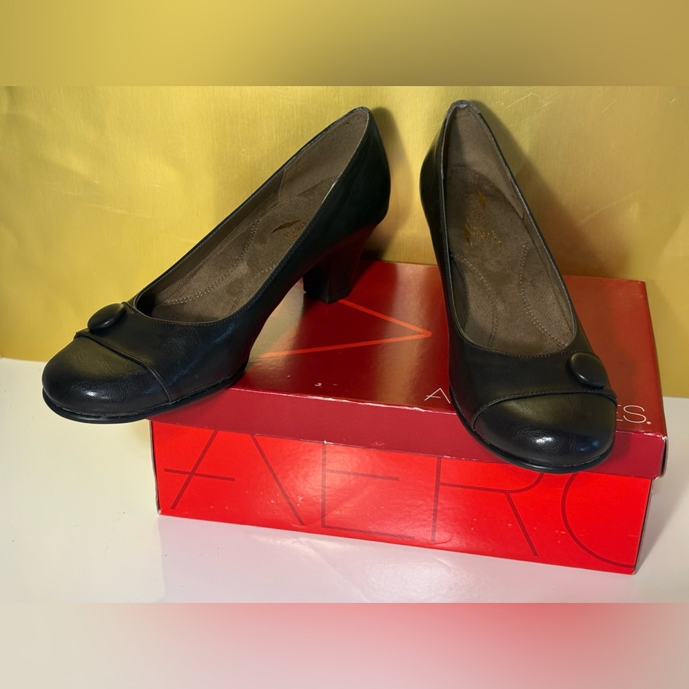 Aerosoles Women's Dark Brown pumps, New but w/ some touched up knicks size 8.5M